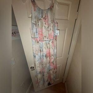 Never worn women’s dress